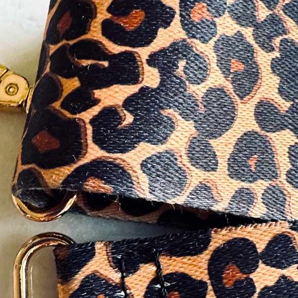 Adjustable Crossbody Strap - Picture 3 of 4